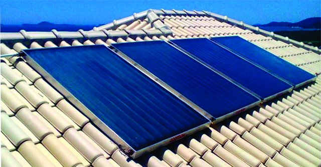 Instalação de painéis solares fotovoltaicos em telhado